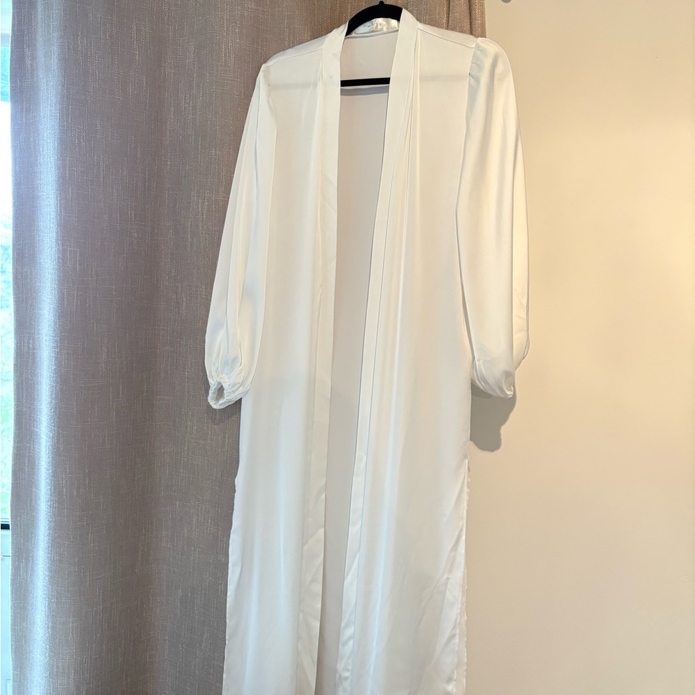Chic White Robe - The Robe - Picture 6 of 9